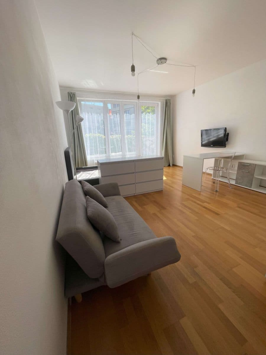 Studio flat to rent, 34 m², Počernická, Prague, Prague Studio flat to rent, 34 m², Počernická, Prague, Prague