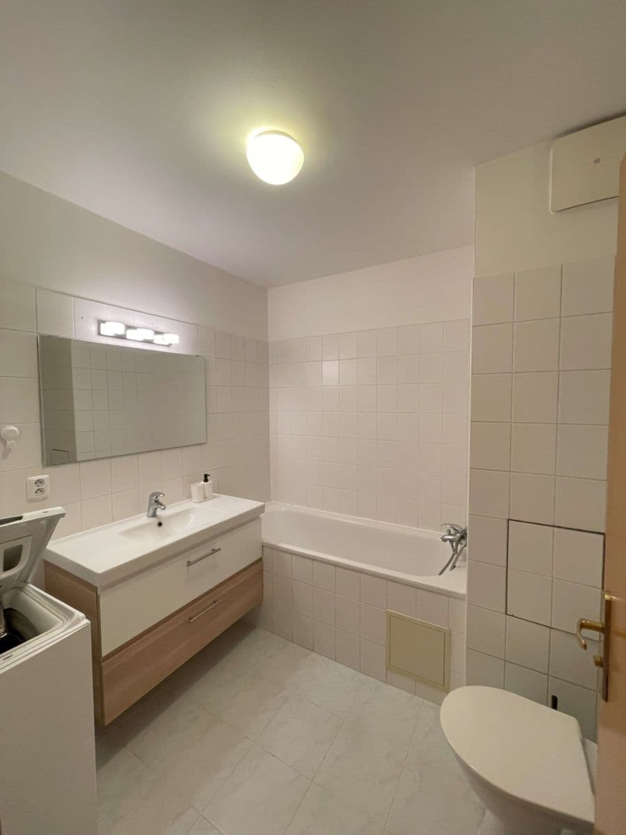 Studio flat to rent, 34 m², Počernická, Prague, Prague Studio flat to rent, 34 m², Počernická, Prague, Prague