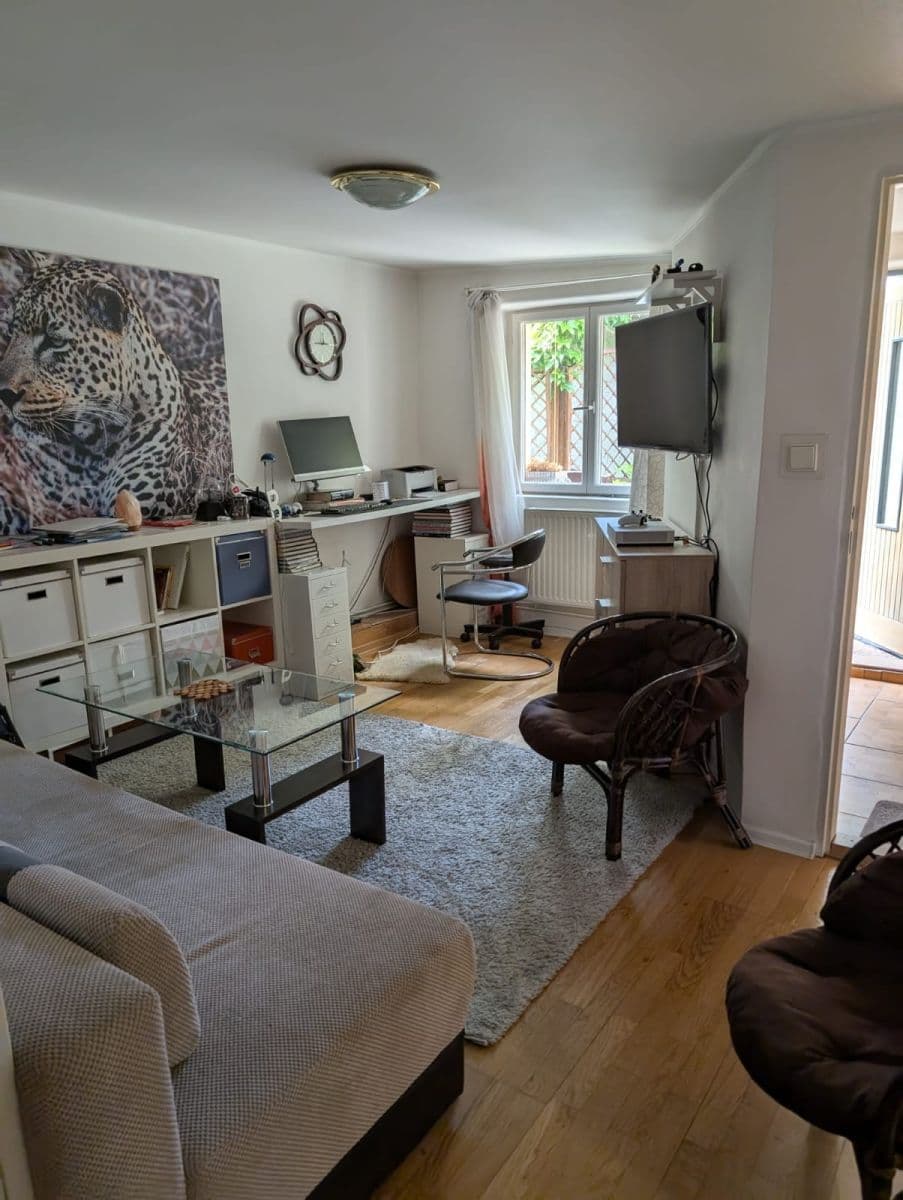 1 bedroom with open-plan kitchen flat to rent, 43 m², Kamencová, Prague, Prague 1 bedroom with open-plan kitchen flat to rent, 43 m², Kamencová, Prague, Prague