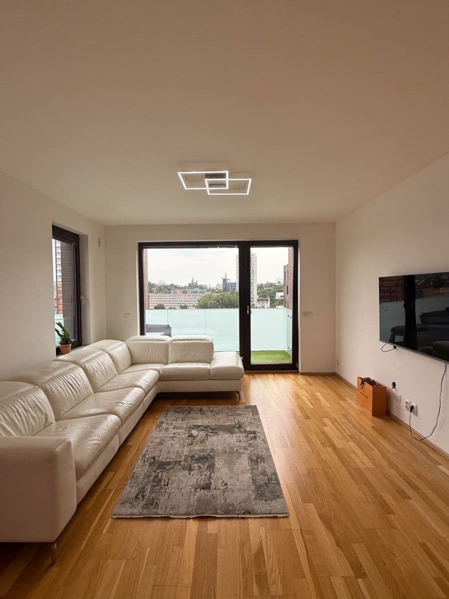 2 bedroom with open-plan kitchen flat to rent, 85 m², Nekvasilova, Prague, Prague 2 bedroom with open-plan kitchen flat to rent, 85 m², Nekvasilova, Prague, Prague