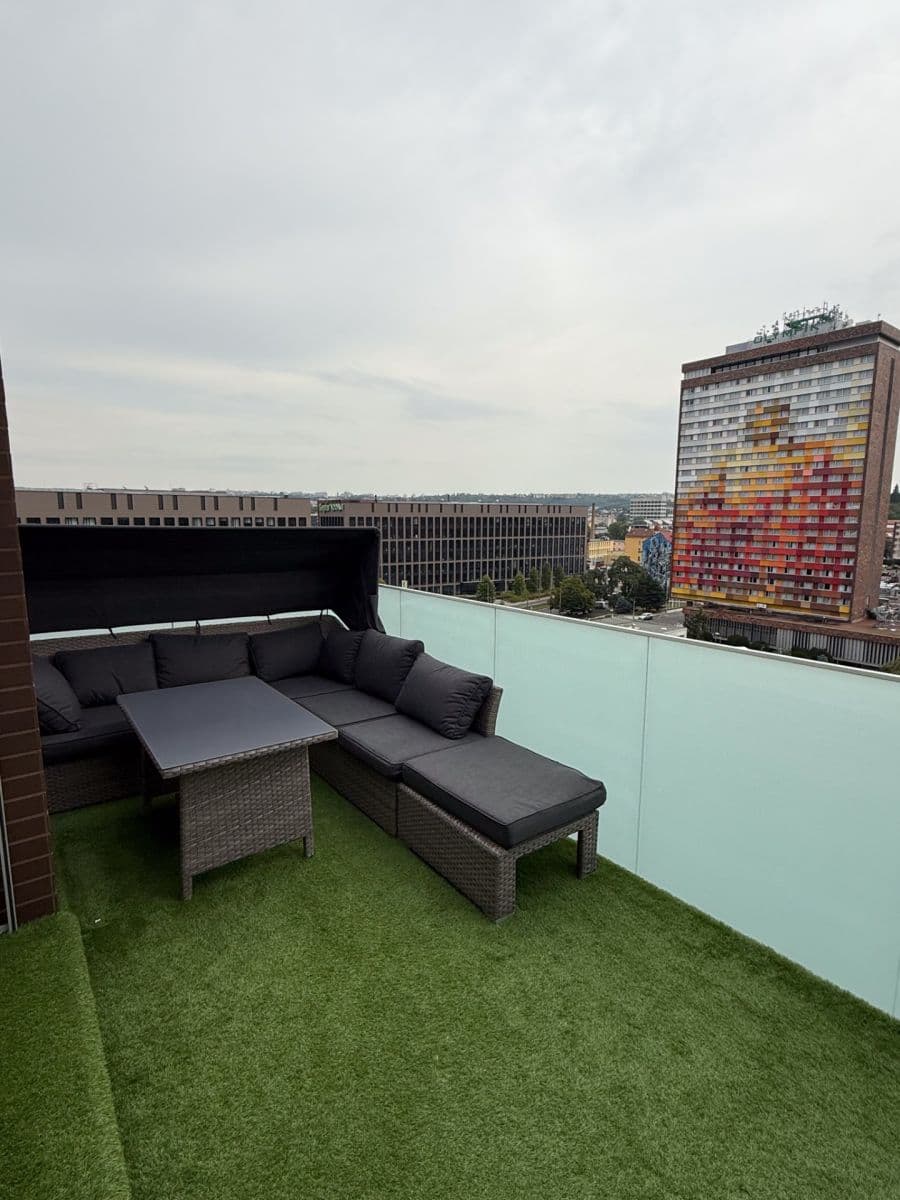 2 bedroom with open-plan kitchen flat to rent, 85 m², Nekvasilova, Prague, Prague 2 bedroom with open-plan kitchen flat to rent, 85 m², Nekvasilova, Prague, Prague