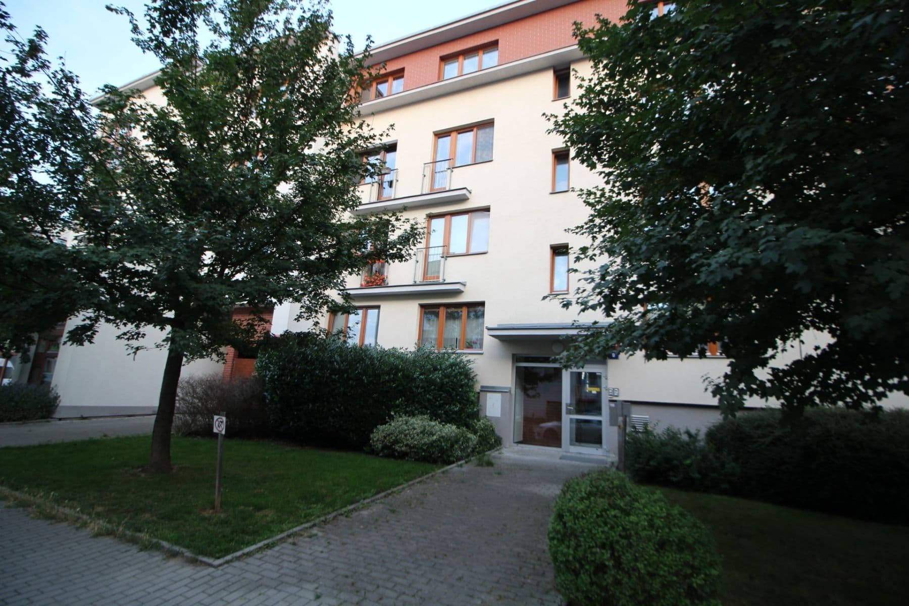 1 bedroom with open-plan kitchen flat to rent, 39 m², Václava Rady, Prague, Prague 1 bedroom with open-plan kitchen flat to rent, 39 m², Václava Rady, Prague, Prague