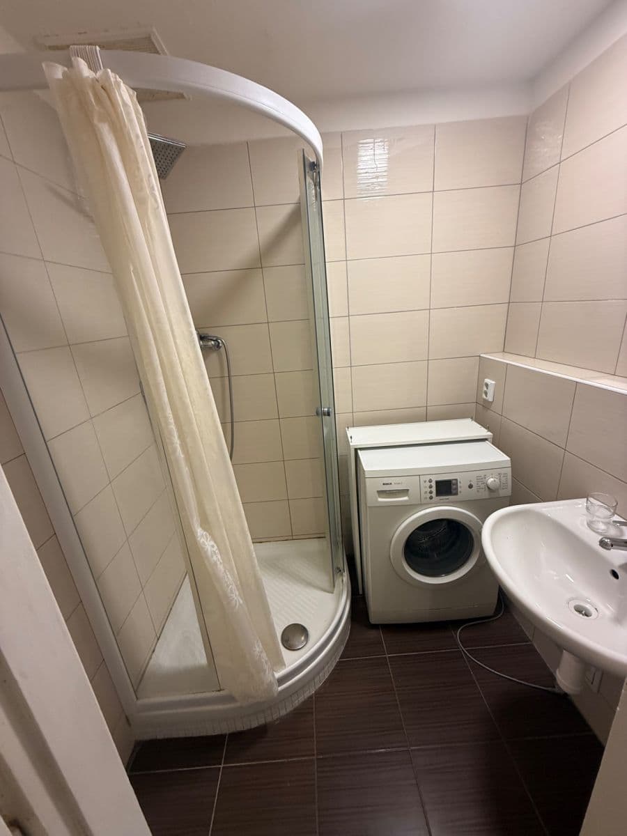 Studio flat to rent, 28 m², Komunardů, Prague, Prague Studio flat to rent, 28 m², Komunardů, Prague, Prague