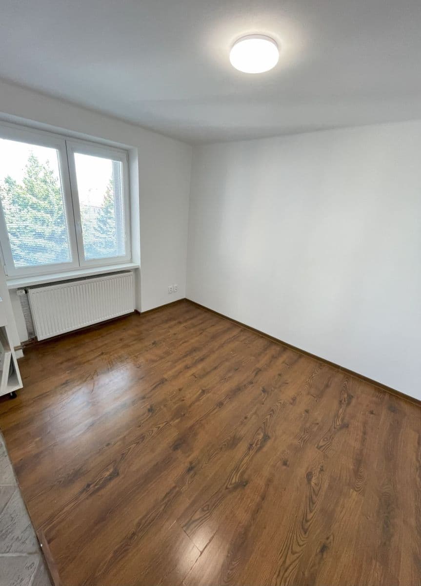 2 bedroom with open-plan kitchen flat to rent, 70 m², Čechova, Chomutov, Ústecký Region 2 bedroom with open-plan kitchen flat to rent, 70 m², Čechova, Chomutov, Ústecký Region