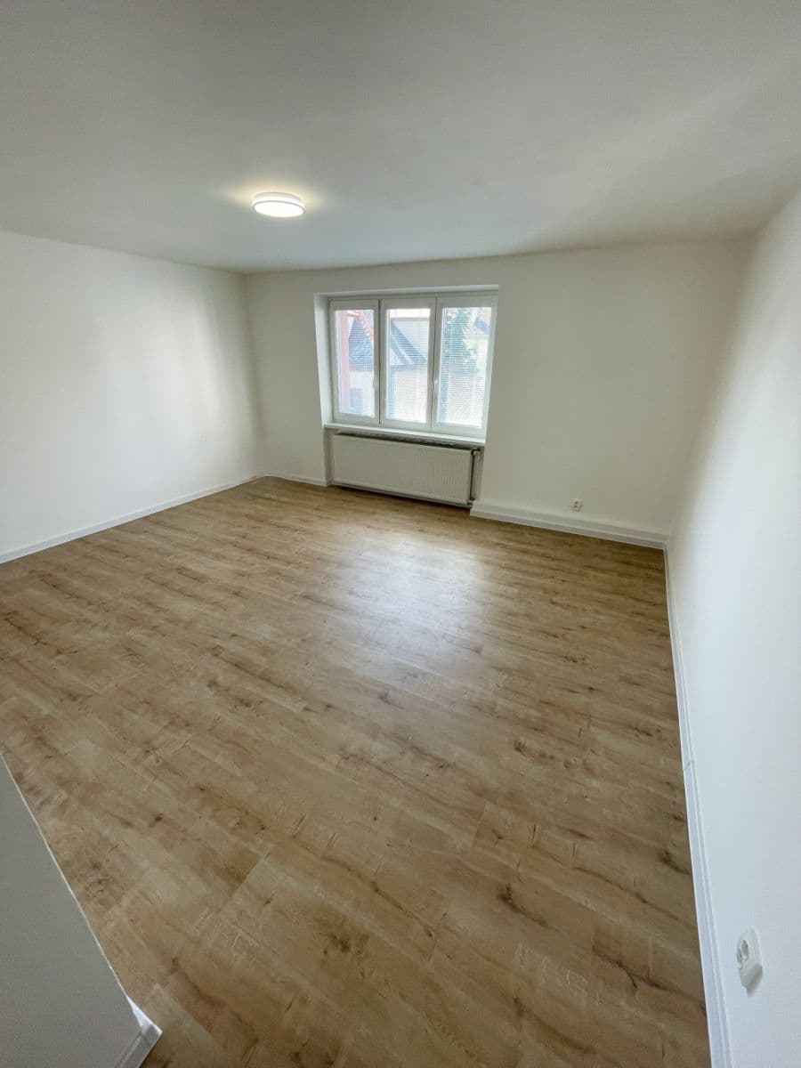 2 bedroom with open-plan kitchen flat to rent, 70 m², Čechova, Chomutov, Ústecký Region 2 bedroom with open-plan kitchen flat to rent, 70 m², Čechova, Chomutov, Ústecký Region