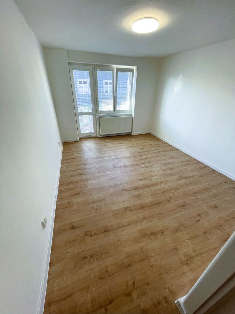 2 bedroom with open-plan kitchen flat to rent, 70 m², Čechova, Chomutov, Ústecký Region 2 bedroom with open-plan kitchen flat to rent, 70 m², Čechova, Chomutov, Ústecký Region