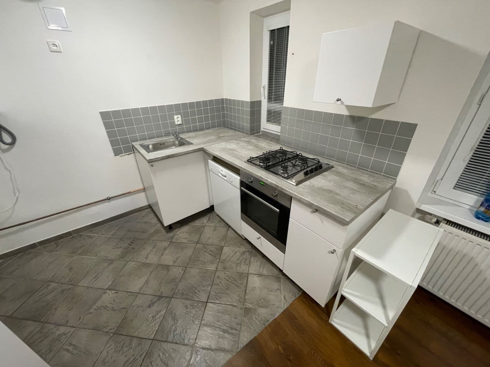 2 bedroom with open-plan kitchen flat to rent, 70 m², Čechova, Chomutov, Ústecký Region 2 bedroom with open-plan kitchen flat to rent, 70 m², Čechova, Chomutov, Ústecký Region