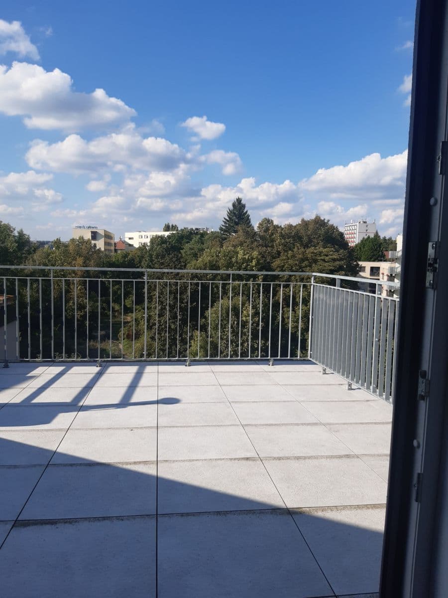 2 bedroom with open-plan kitchen flat to rent, 90 m², Hrozňatova, Brno, Jihomoravský Region 2 bedroom with open-plan kitchen flat to rent, 90 m², Hrozňatova, Brno, Jihomoravský Region