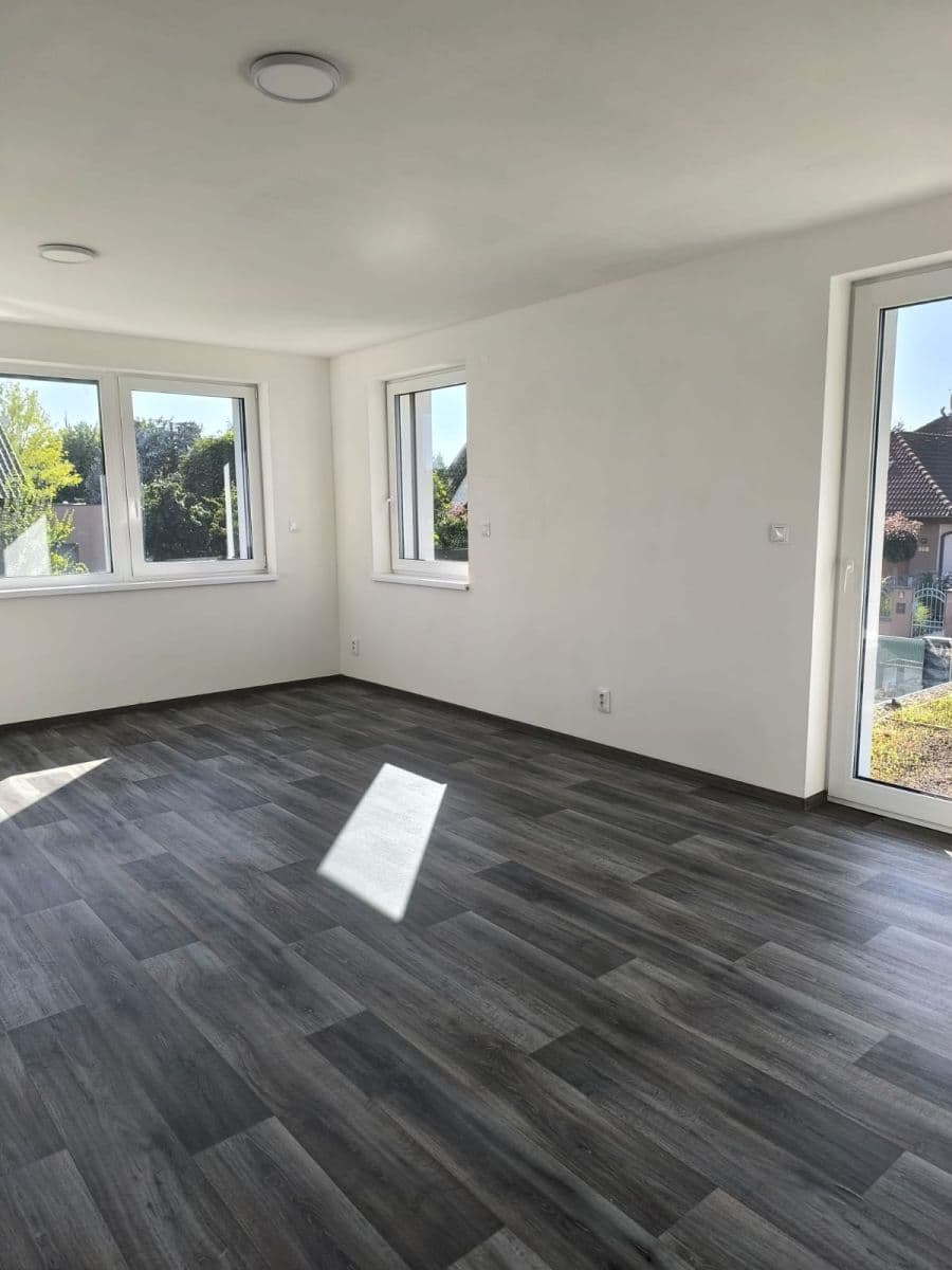 house to rent, 324 m², Jižní, Líbeznice, Středočeský Region house to rent, 324 m², Jižní, Líbeznice, Středočeský Region