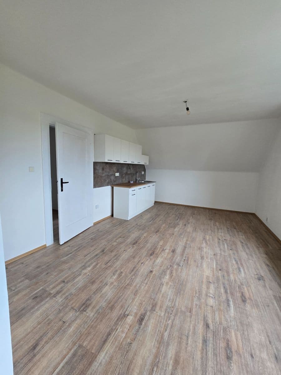 1 bedroom flat to rent, 48 m², Školní, Jesenice, Středočeský Region 1 bedroom flat to rent, 48 m², Školní, Jesenice, Středočeský Region