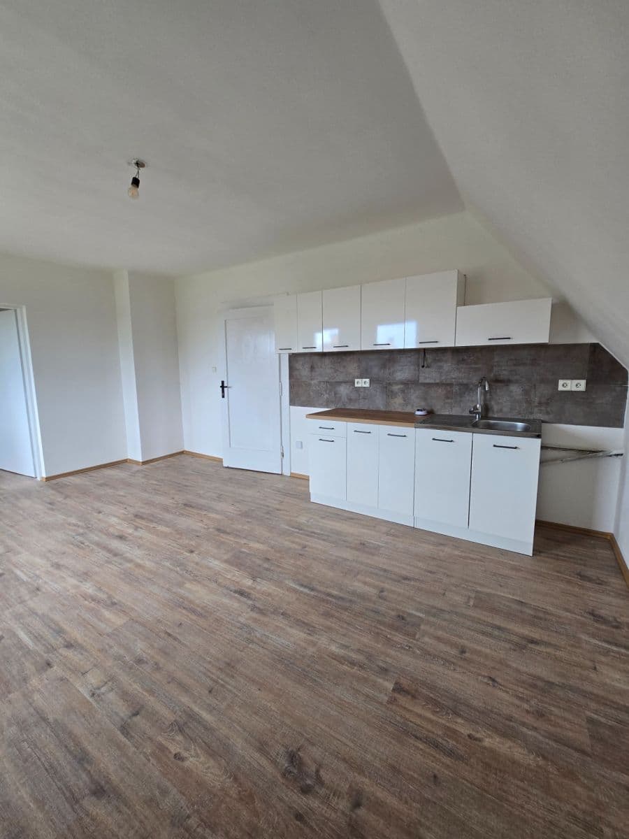 1 bedroom flat to rent, 48 m², Školní, Jesenice, Středočeský Region 1 bedroom flat to rent, 48 m², Školní, Jesenice, Středočeský Region