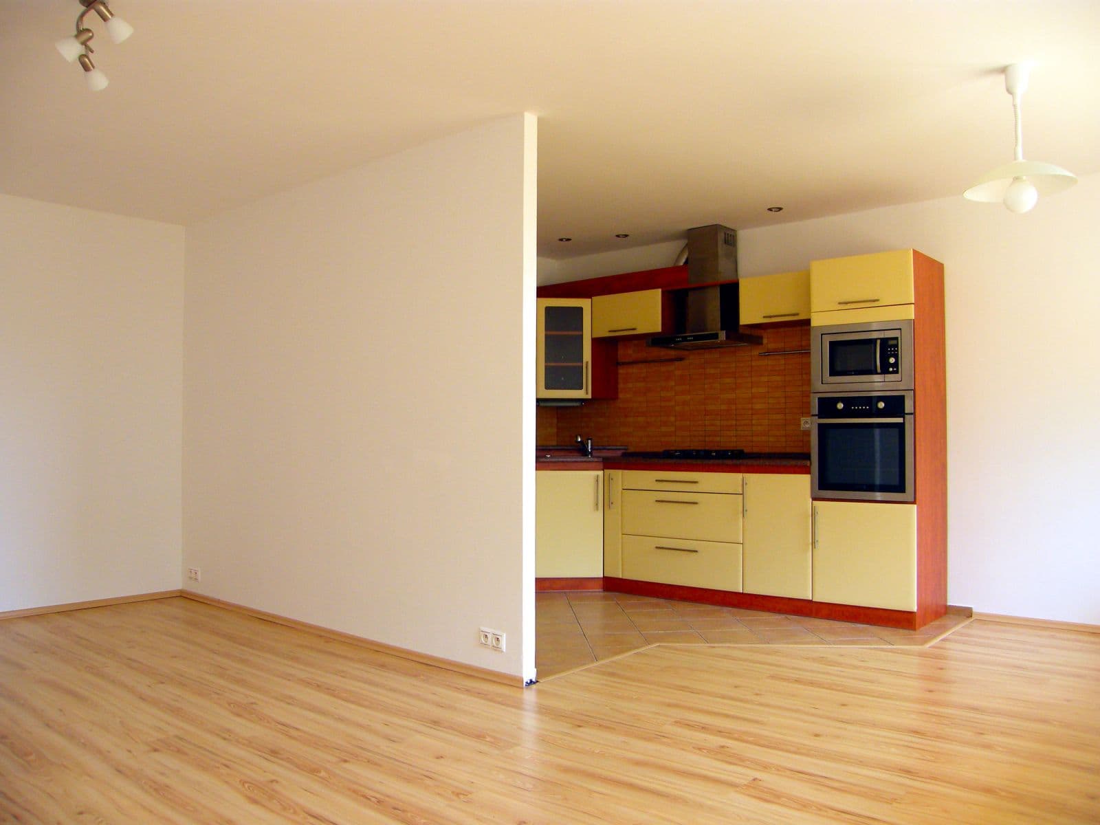 2 bedroom with open-plan kitchen flat to rent, 67 m², Rimavské Soboty, Kolín, Středočeský Region 2 bedroom with open-plan kitchen flat to rent, 67 m², Rimavské Soboty, Kolín, Středočeský Region