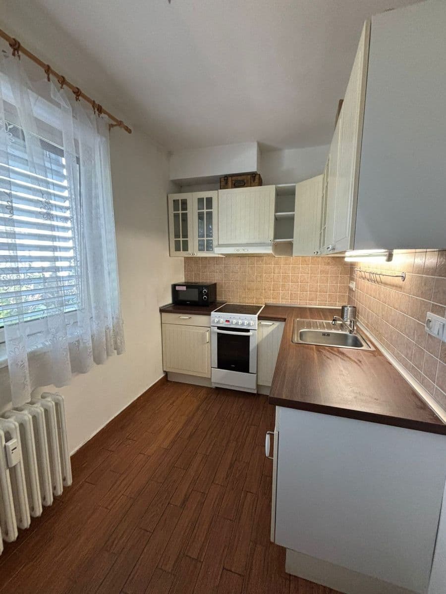2 bedroom flat to rent, 56 m², Pospíšilova, Hradec Králové, Královéhradecký Region 2 bedroom flat to rent, 56 m², Pospíšilova, Hradec Králové, Královéhradecký Region