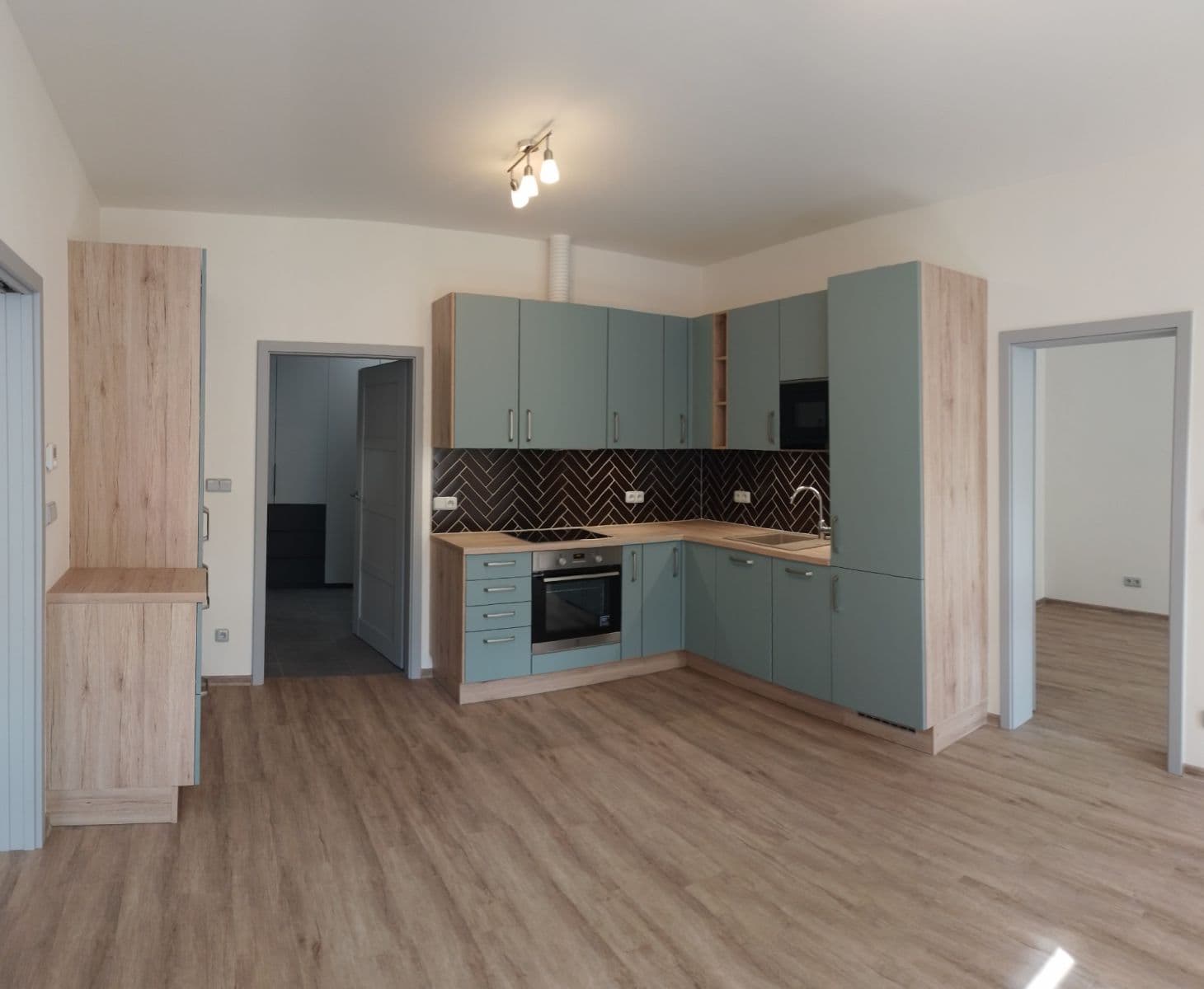 2 bedroom with open-plan kitchen flat to rent, 67 m², Rooseveltova, Prague, Prague 2 bedroom with open-plan kitchen flat to rent, 67 m², Rooseveltova, Prague, Prague