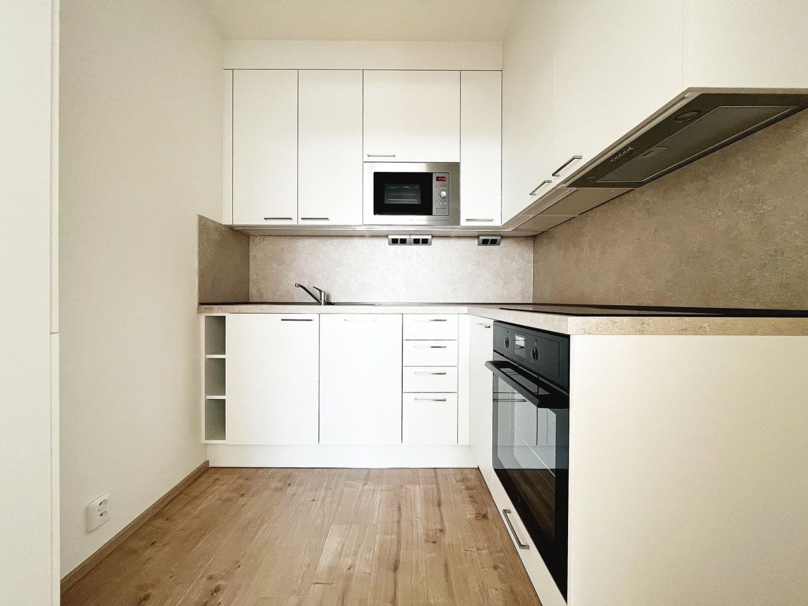 1 bedroom with open-plan kitchen flat to rent, 41 m², Ciolkovského, Prague, Prague 1 bedroom with open-plan kitchen flat to rent, 41 m², Ciolkovského, Prague, Prague
