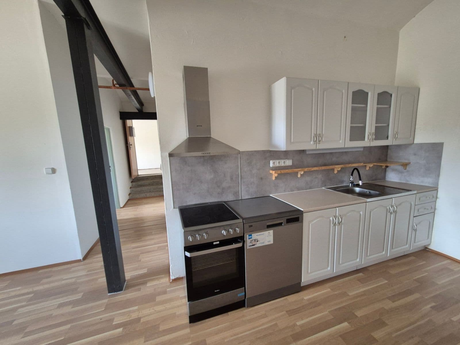 house to rent, 510 m², Náves sv. Petra a Pavla, Zlatníky-Hodkovice, Středočeský Region house to rent, 510 m², Náves sv. Petra a Pavla, Zlatníky-Hodkovice, Středočeský Region