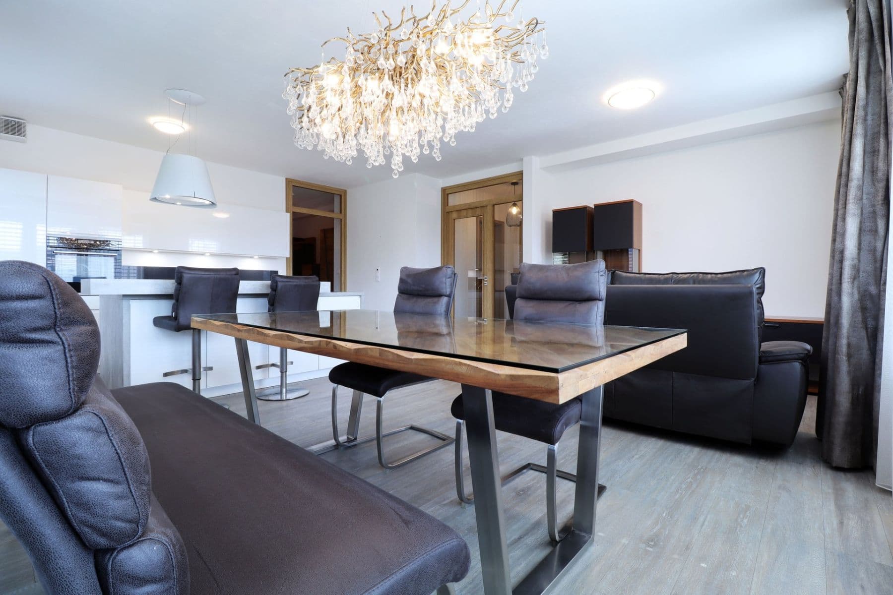 3 bedroom with open-plan kitchen flat to rent, 90 m², Pallova, Plzeň, Plzeňský Region 3 bedroom with open-plan kitchen flat to rent, 90 m², Pallova, Plzeň, Plzeňský Region
