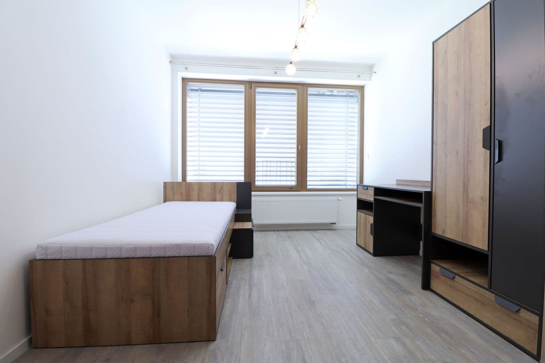 3 bedroom with open-plan kitchen flat to rent, 90 m², Pallova, Plzeň, Plzeňský Region 3 bedroom with open-plan kitchen flat to rent, 90 m², Pallova, Plzeň, Plzeňský Region