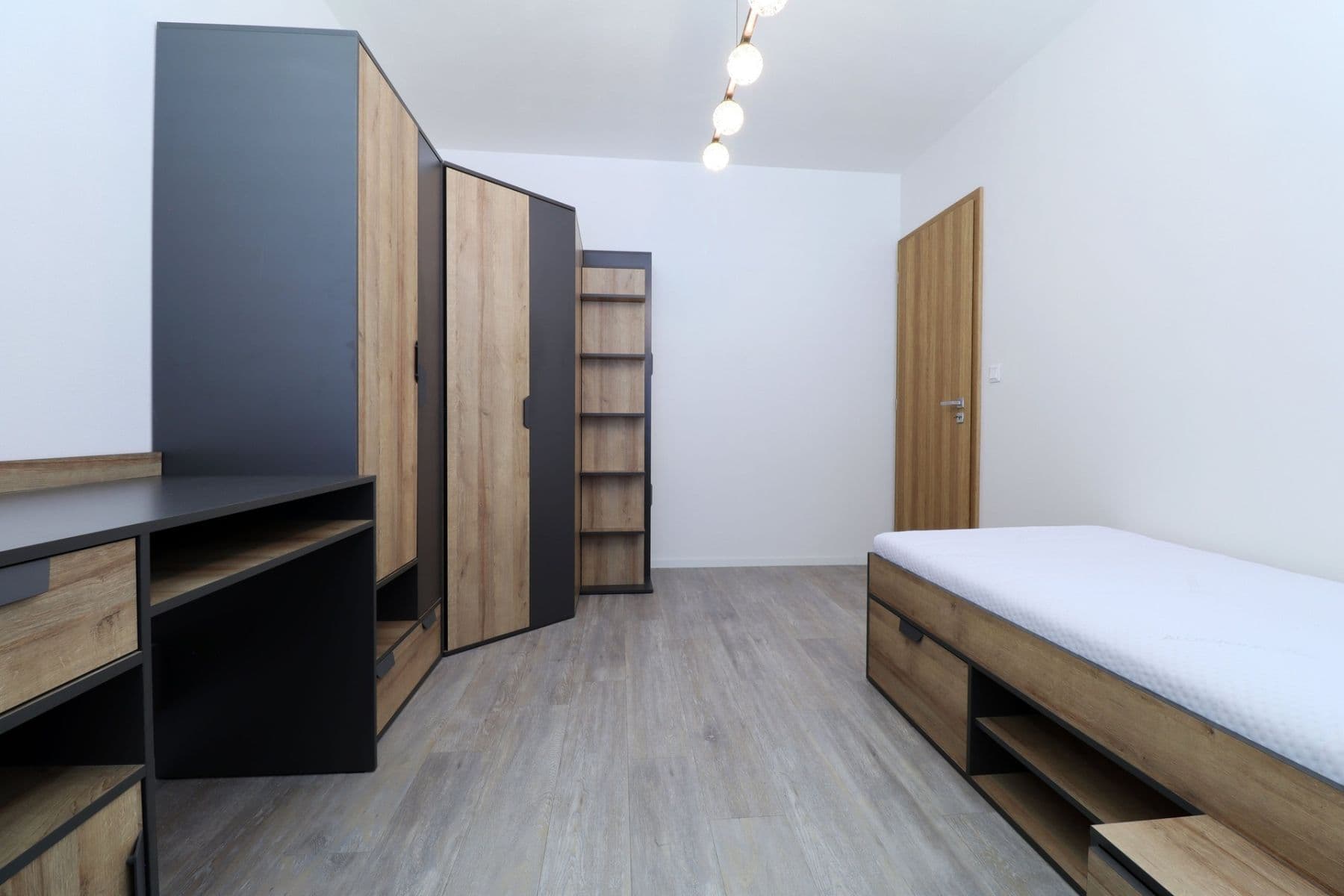 3 bedroom with open-plan kitchen flat to rent, 90 m², Pallova, Plzeň, Plzeňský Region 3 bedroom with open-plan kitchen flat to rent, 90 m², Pallova, Plzeň, Plzeňský Region