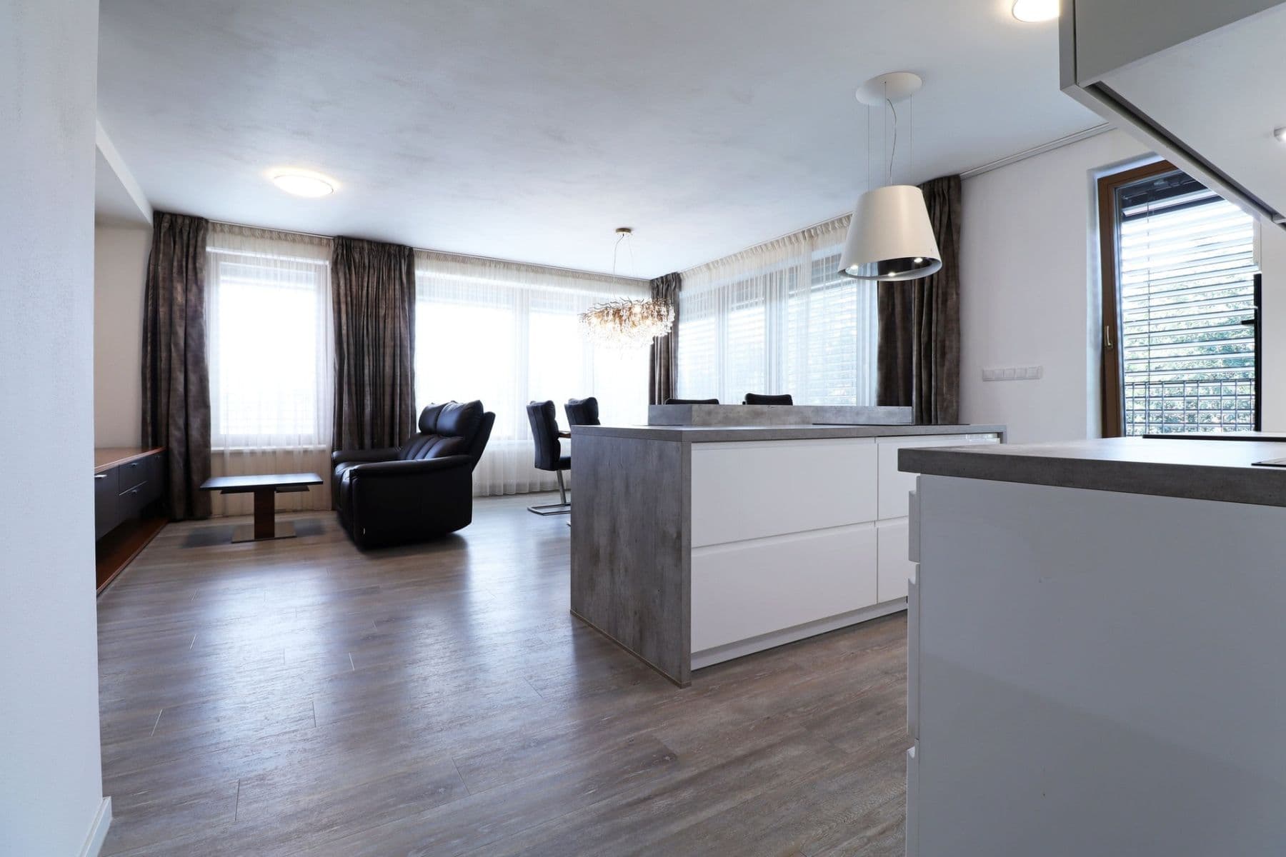 3 bedroom with open-plan kitchen flat to rent, 90 m², Pallova, Plzeň, Plzeňský Region 3 bedroom with open-plan kitchen flat to rent, 90 m², Pallova, Plzeň, Plzeňský Region