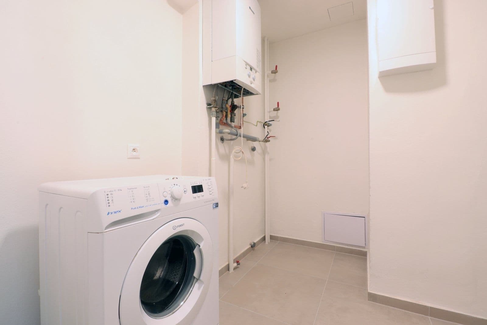 5 bedroom flat to rent, 200 m², Čajkovského, Prague, Prague 5 bedroom flat to rent, 200 m², Čajkovského, Prague, Prague