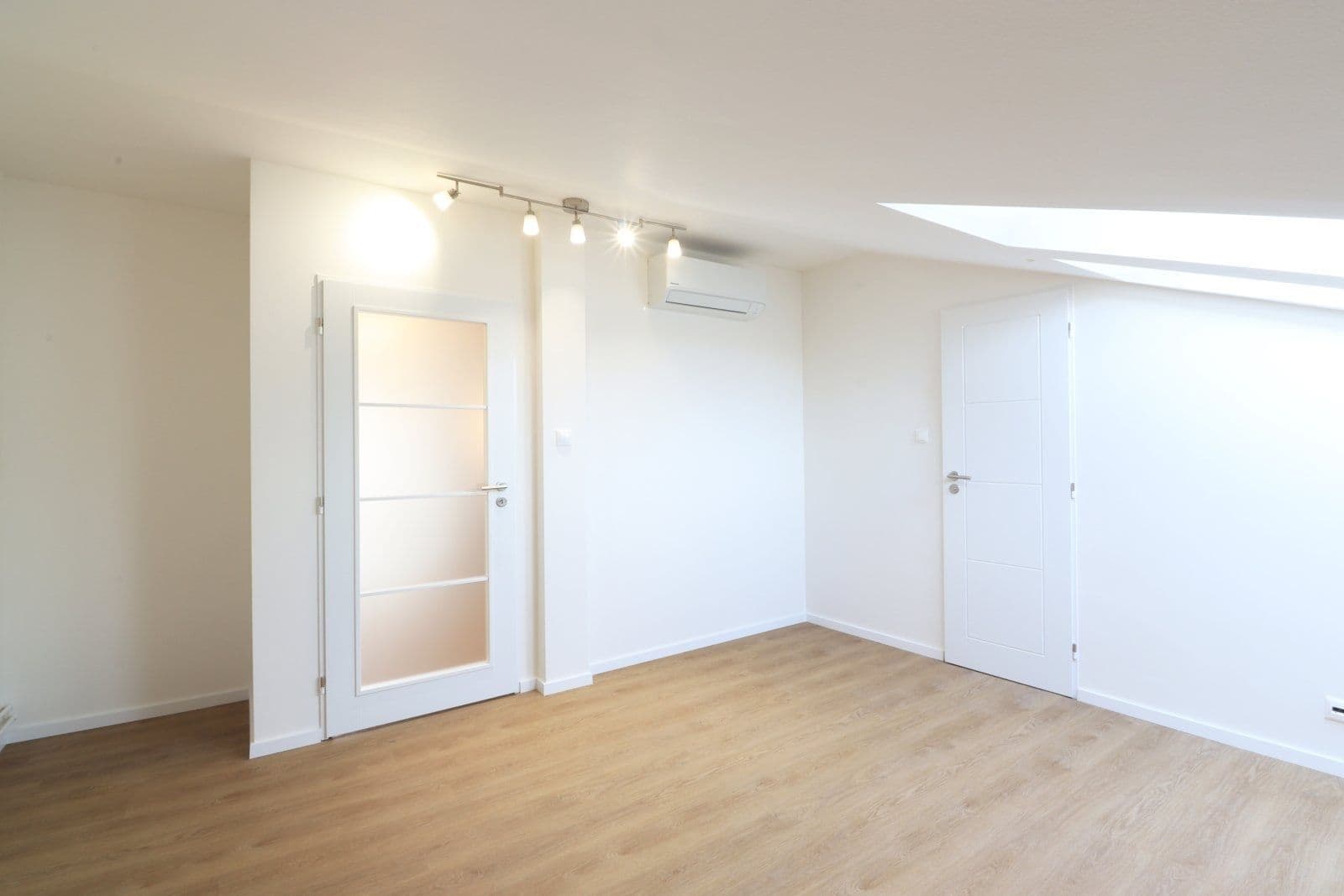 5 bedroom flat to rent, 200 m², Čajkovského, Prague, Prague 5 bedroom flat to rent, 200 m², Čajkovského, Prague, Prague