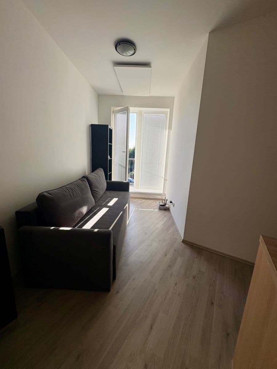 Studio flat to rent, 21 m², Škvorec, Středočeský Region Studio flat to rent, 21 m², Škvorec, Středočeský Region