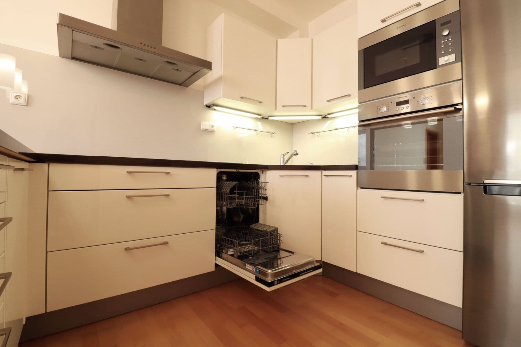2 bedroom with open-plan kitchen flat to rent, 72 m², Pod Harfou, Prague, Prague 2 bedroom with open-plan kitchen flat to rent, 72 m², Pod Harfou, Prague, Prague