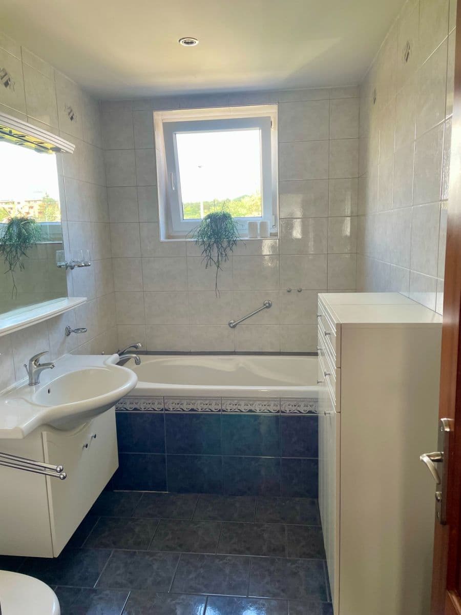 3 bedroom flat to rent, 89 m², K Červenému vrchu, Prague, Prague 3 bedroom flat to rent, 89 m², K Červenému vrchu, Prague, Prague