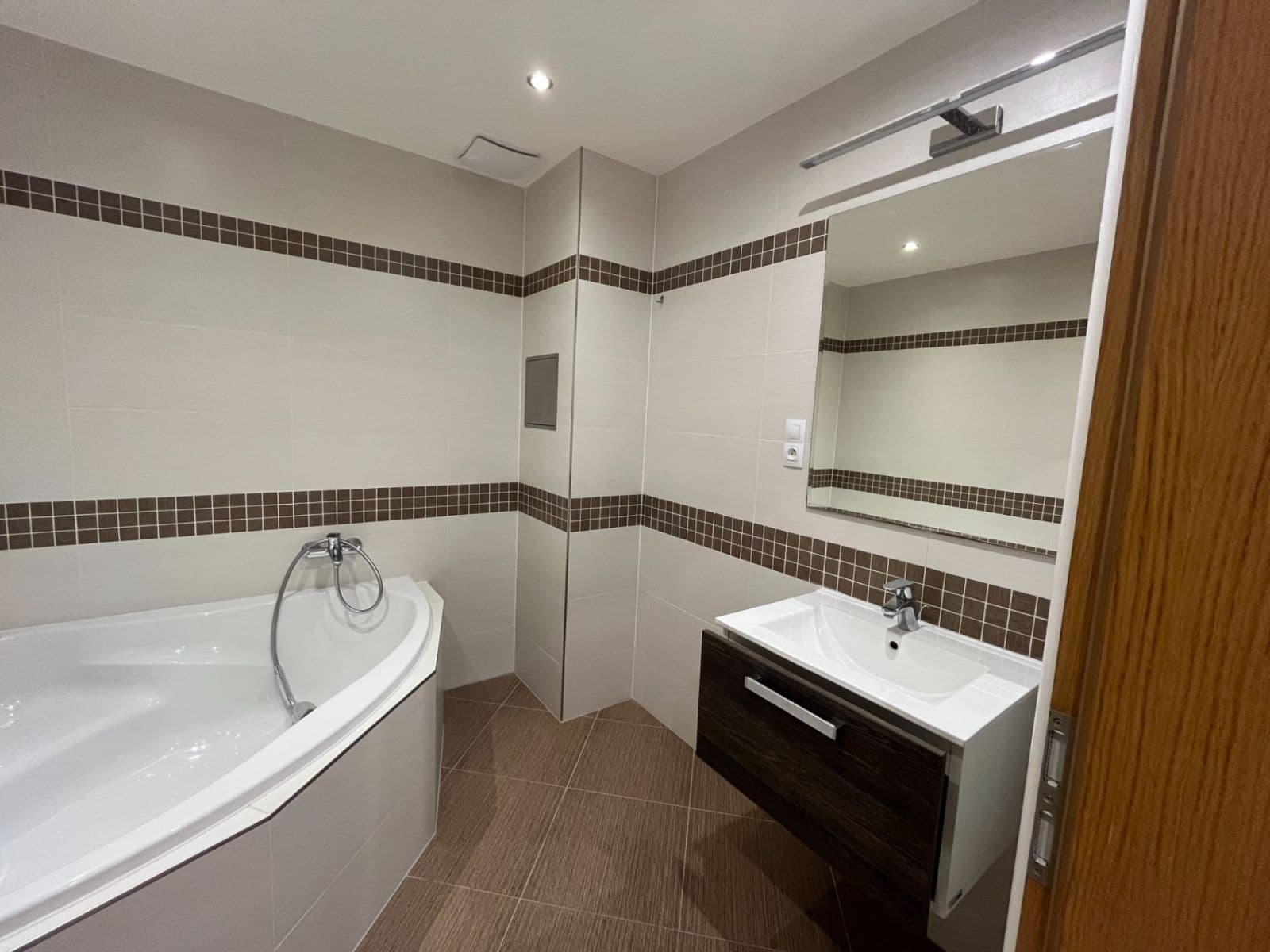 2 bedroom with open-plan kitchen flat for sale, 94 m², Sazovická, Prague, Prague 2 bedroom with open-plan kitchen flat for sale, 94 m², Sazovická, Prague, Prague