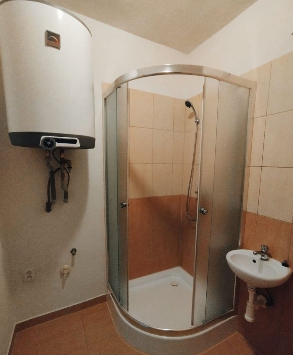 Studio flat to rent, 28 m², Majakovského, Karlovy Vary, Karlovarský Region Studio flat to rent, 28 m², Majakovského, Karlovy Vary, Karlovarský Region