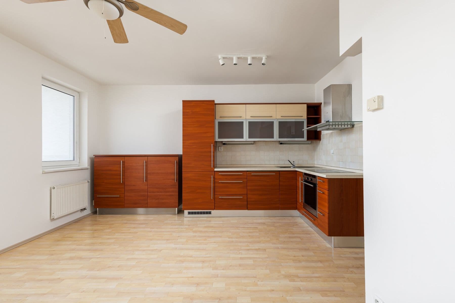 2 bedroom with open-plan kitchen flat to rent, 85 m², Ivančická, Prague, Prague 2 bedroom with open-plan kitchen flat to rent, 85 m², Ivančická, Prague, Prague