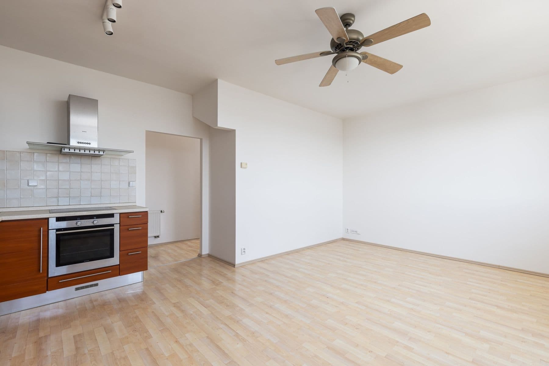 2 bedroom with open-plan kitchen flat to rent, 85 m², Ivančická, Prague, Prague 2 bedroom with open-plan kitchen flat to rent, 85 m², Ivančická, Prague, Prague