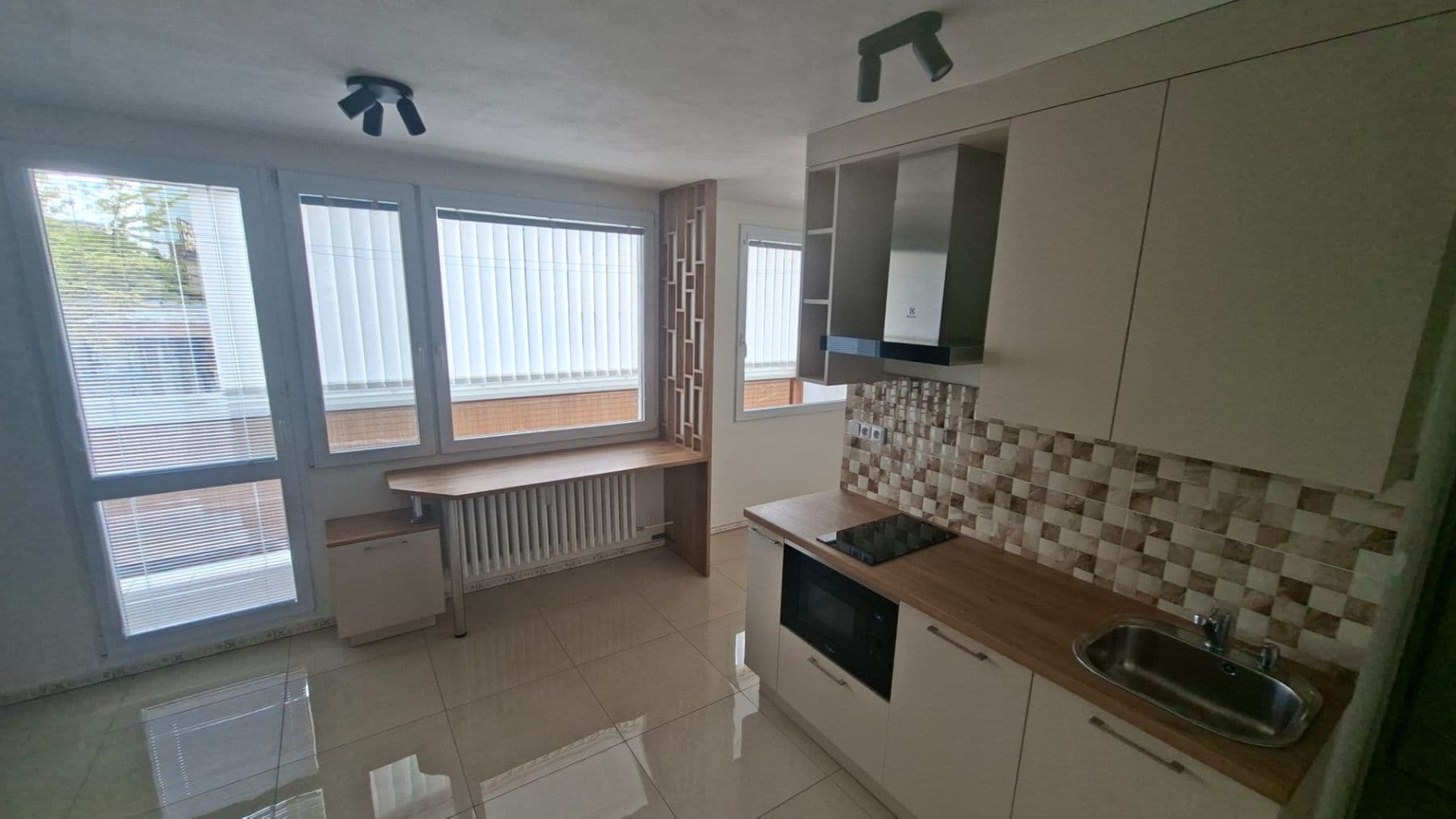 Studio flat to rent, 34 m², Čs. armády, Kladno, Středočeský Region Studio flat to rent, 34 m², Čs. armády, Kladno, Středočeský Region