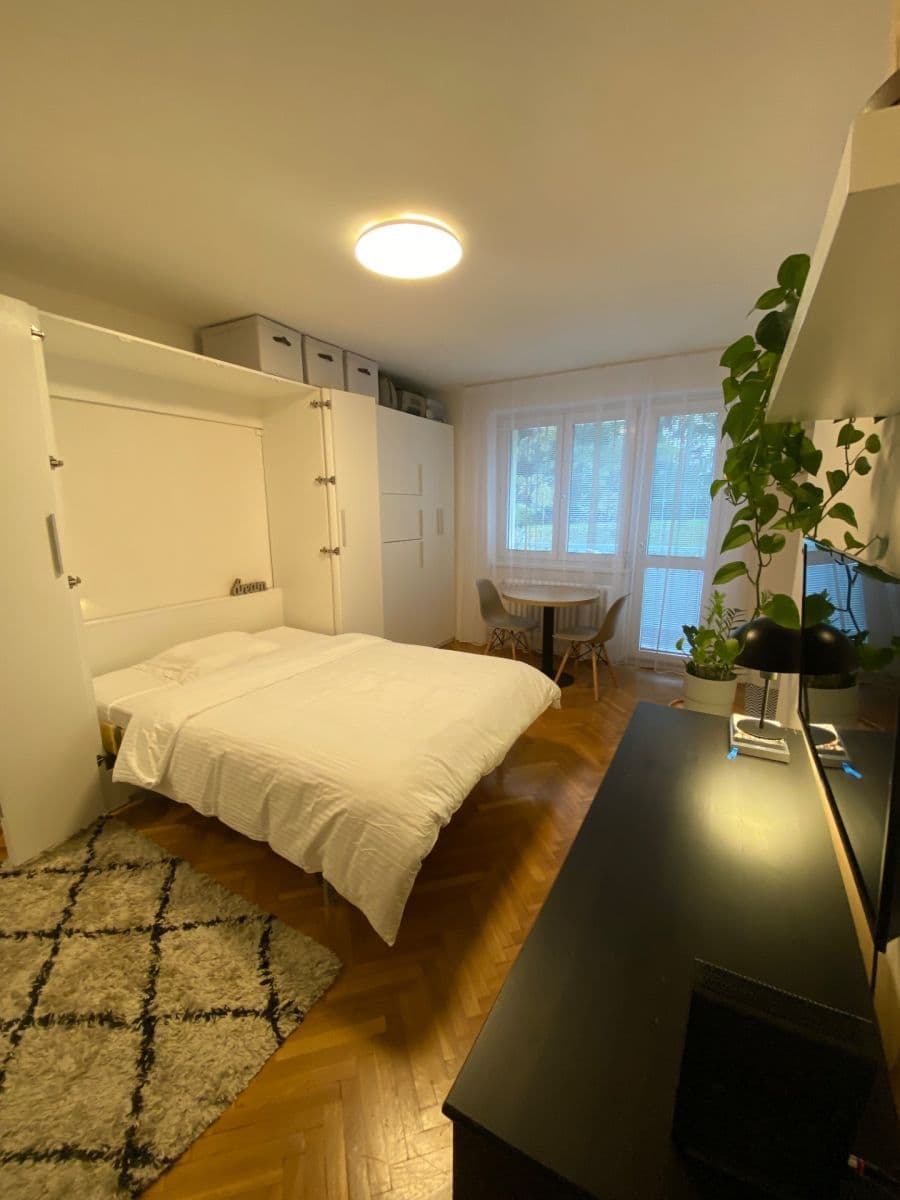 Studio flat to rent, 27 m², Gončarenkova, Prague, Prague Studio flat to rent, 27 m², Gončarenkova, Prague, Prague