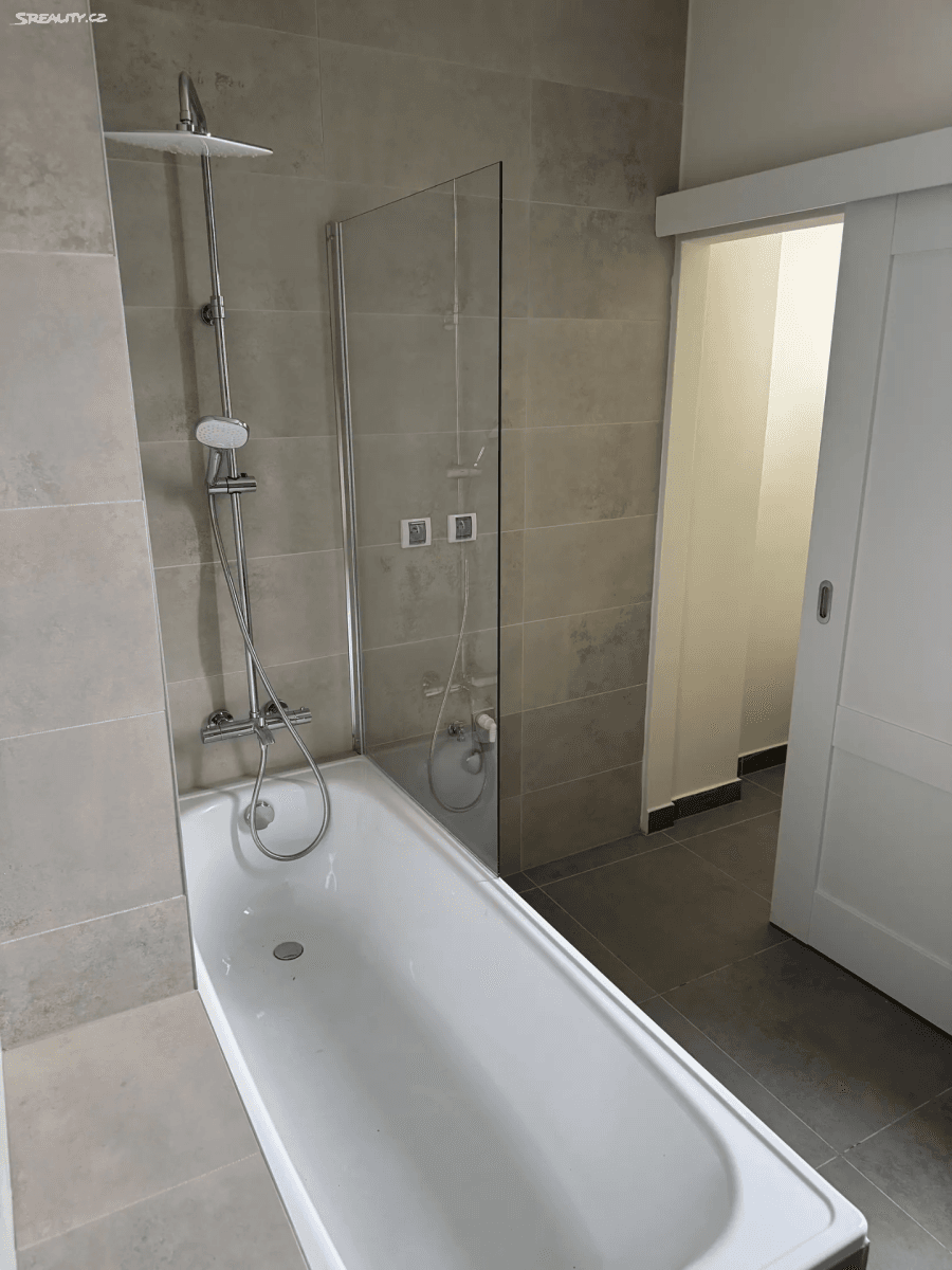 2 bedroom with open-plan kitchen flat to rent, 65 m², 28. října, Ostrava, Moravskoslezský Region 2 bedroom with open-plan kitchen flat to rent, 65 m², 28. října, Ostrava, Moravskoslezský Region