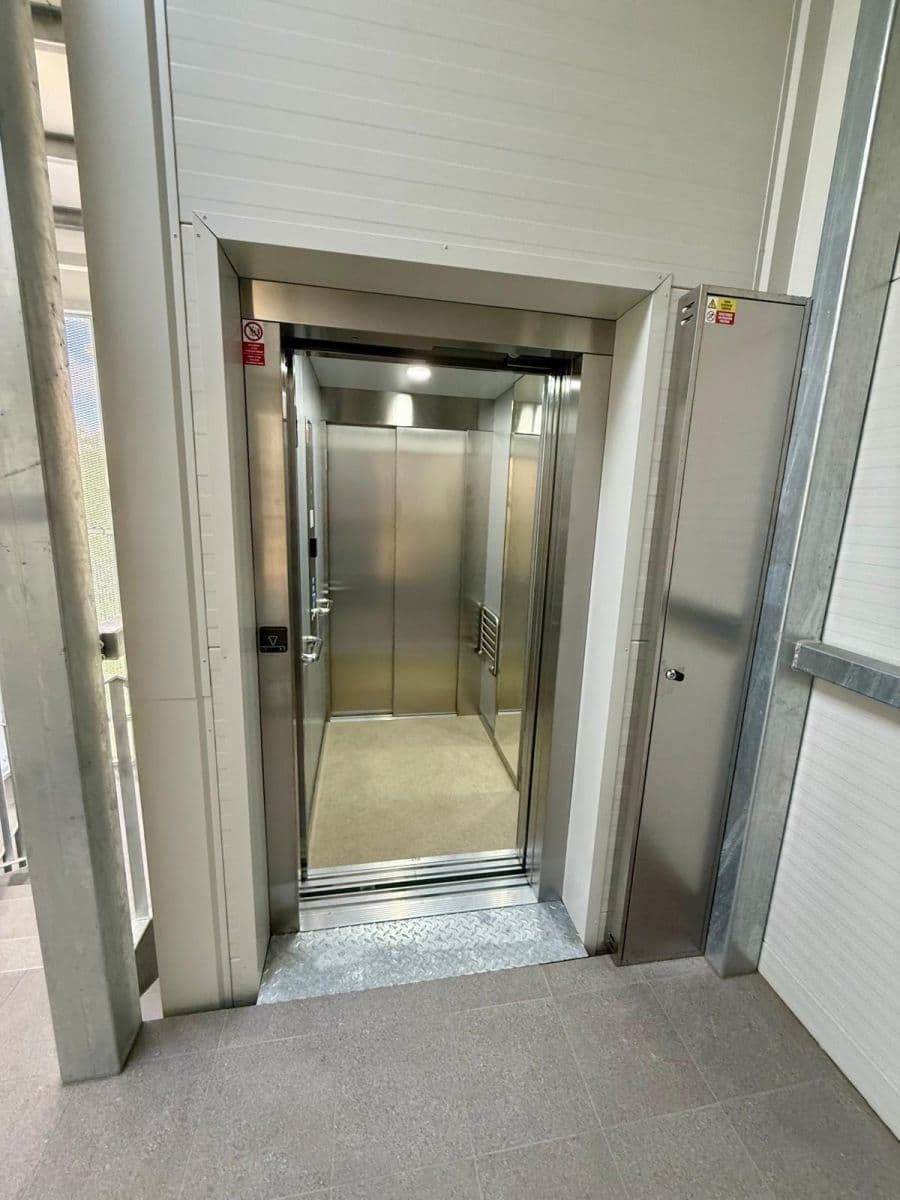 3 bedroom with open-plan kitchen flat for sale, 88 m², Mochovská, Prague, Prague 3 bedroom with open-plan kitchen flat for sale, 88 m², Mochovská, Prague, Prague