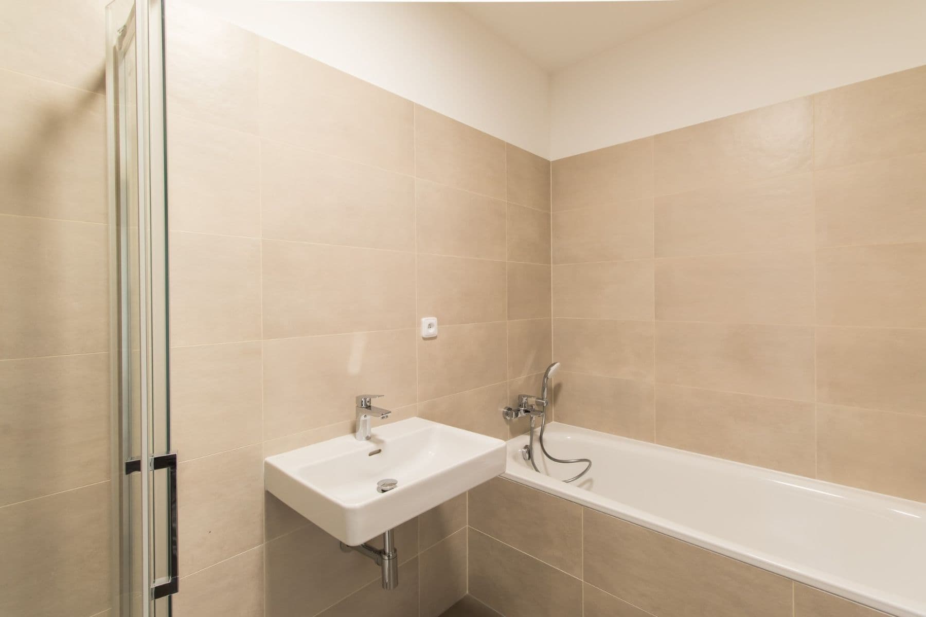 3 bedroom with open-plan kitchen flat for sale, 88 m², Mochovská, Prague, Prague 3 bedroom with open-plan kitchen flat for sale, 88 m², Mochovská, Prague, Prague