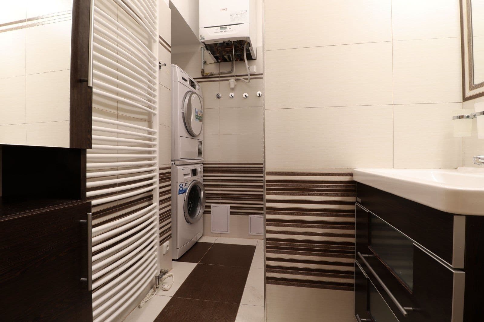 4 bedroom flat to rent, 105 m², U smaltovny, Prague, Prague 4 bedroom flat to rent, 105 m², U smaltovny, Prague, Prague