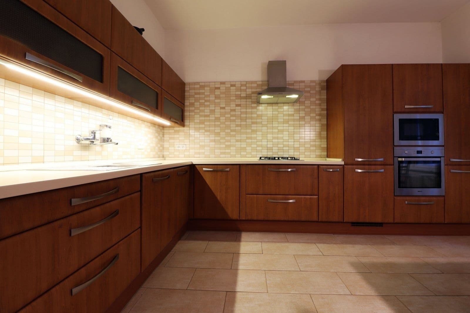 4 bedroom flat to rent, 105 m², U smaltovny, Prague, Prague 4 bedroom flat to rent, 105 m², U smaltovny, Prague, Prague