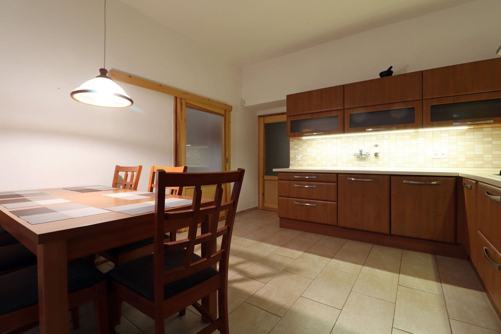 4 bedroom flat to rent, 105 m², U smaltovny, Prague, Prague 4 bedroom flat to rent, 105 m², U smaltovny, Prague, Prague