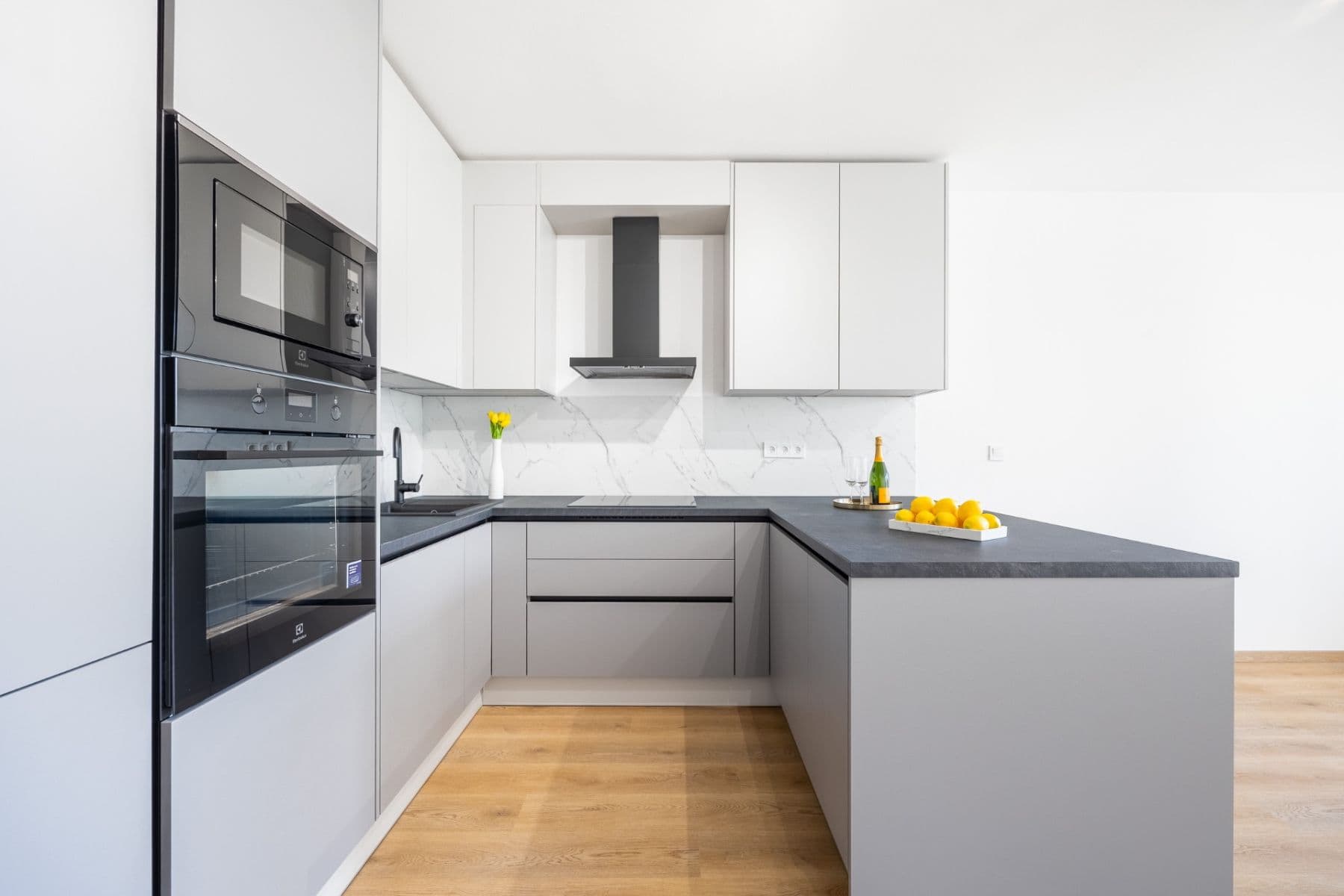 2 bedroom with open-plan kitchen flat for sale, 92 m², Pražská, Prague, Prague 2 bedroom with open-plan kitchen flat for sale, 92 m², Pražská, Prague, Prague