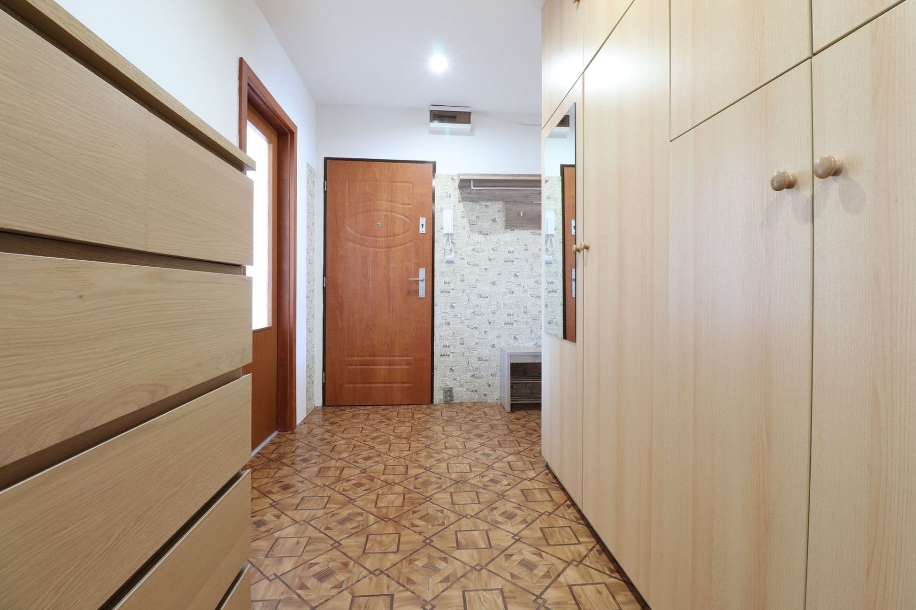 3 bedroom flat to rent, 76 m², Kojetická, Neratovice, Středočeský Region 3 bedroom flat to rent, 76 m², Kojetická, Neratovice, Středočeský Region