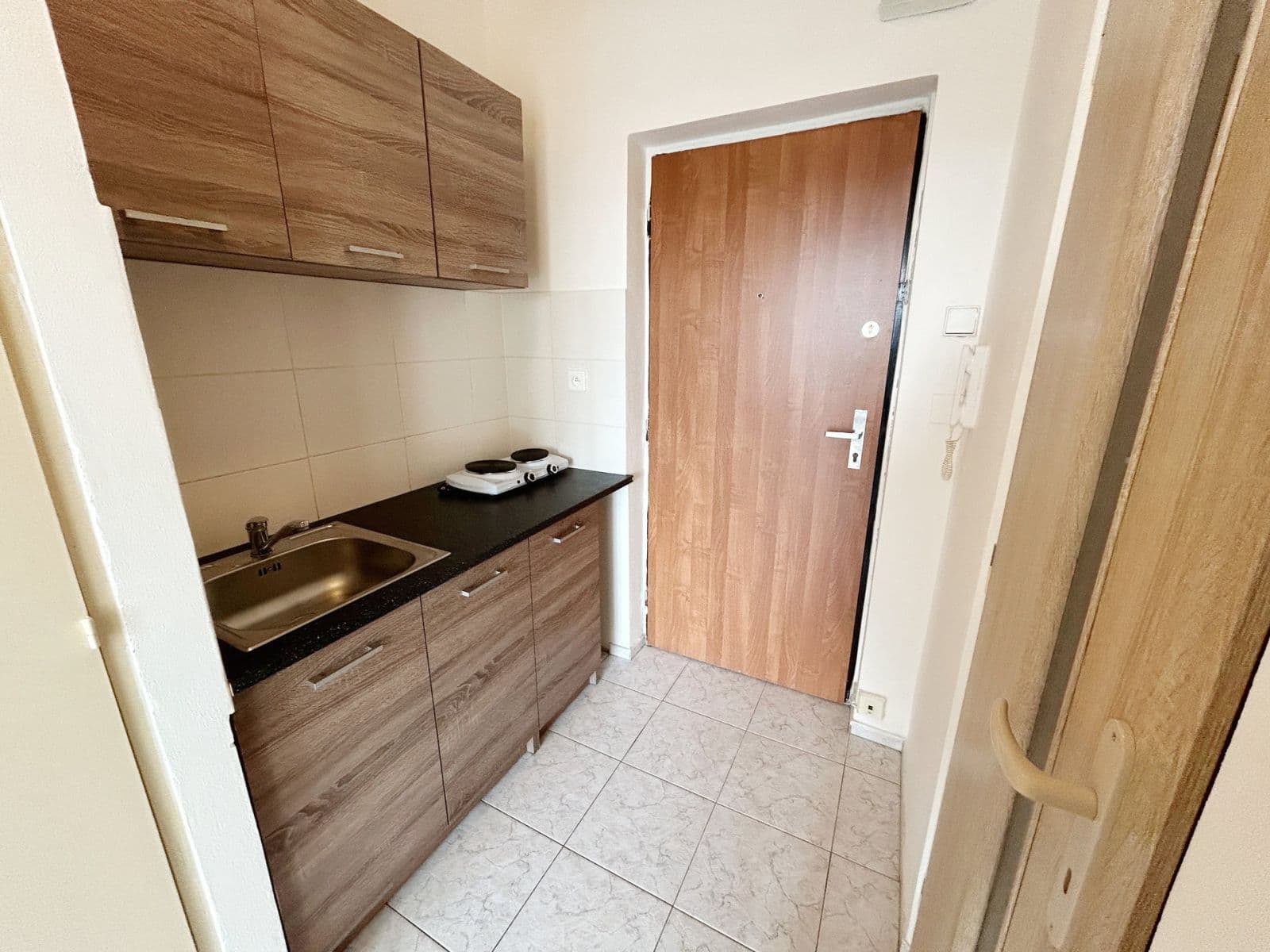 Studio flat to rent, 26 m², Dukel. hrdinů, Rakovník, Středočeský Region Studio flat to rent, 26 m², Dukel. hrdinů, Rakovník, Středočeský Region