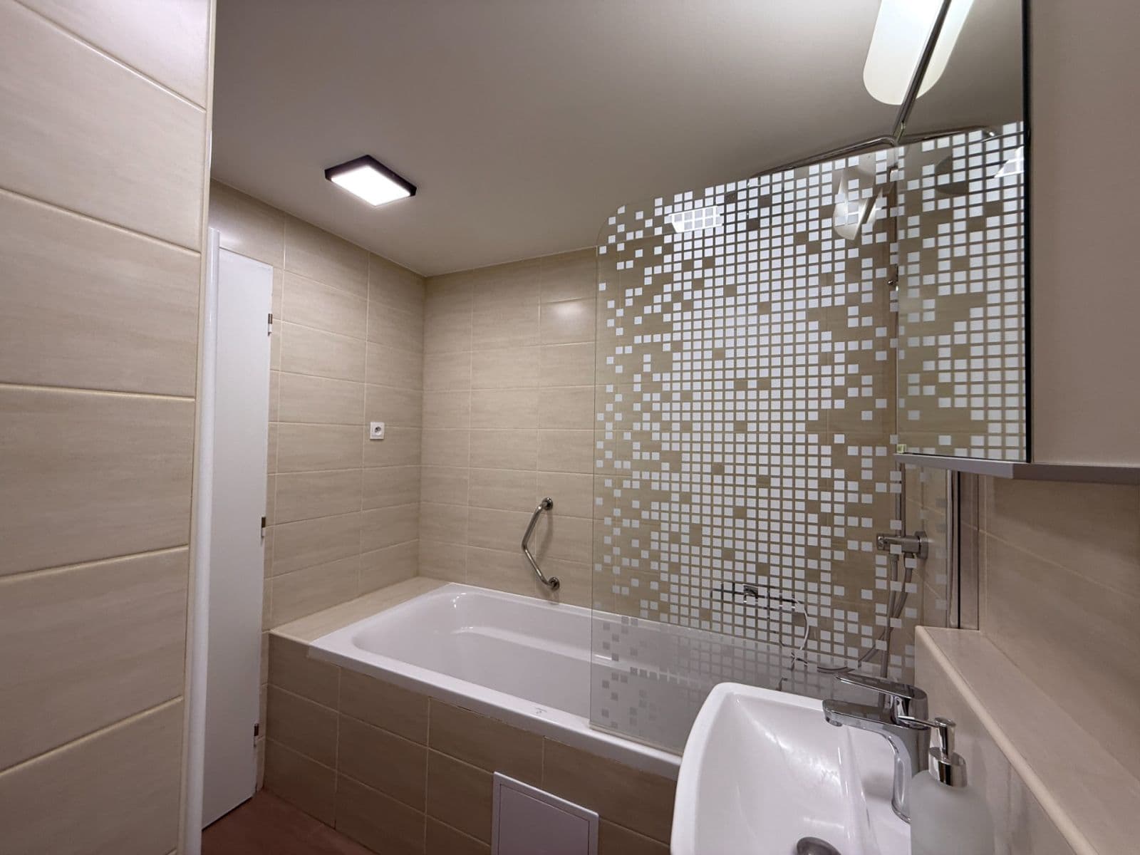 1 bedroom with open-plan kitchen flat for sale, 43 m², Hnězdenská, Prague, Prague 1 bedroom with open-plan kitchen flat for sale, 43 m², Hnězdenská, Prague, Prague