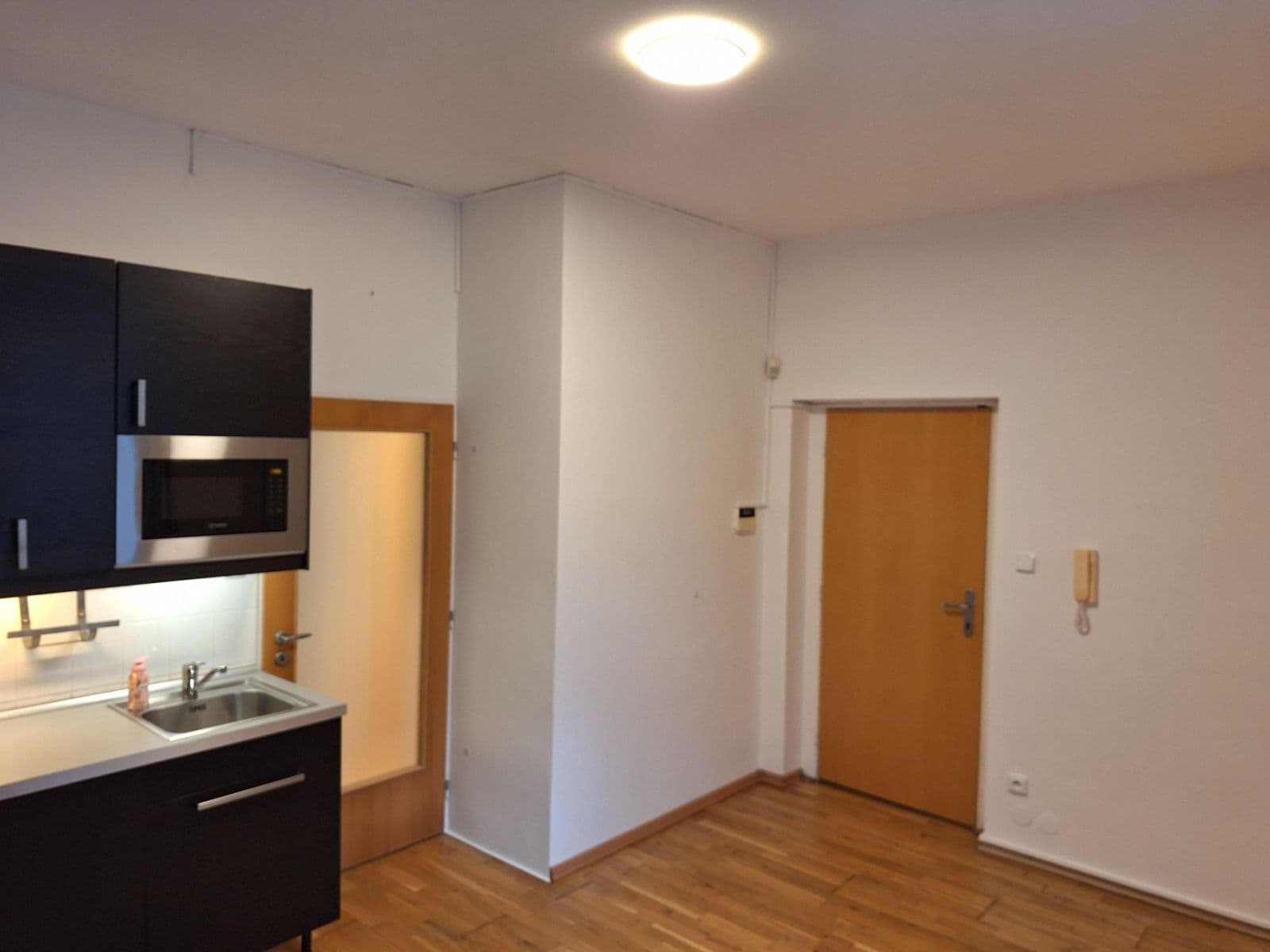 1 bedroom with open-plan kitchen flat to rent, 48 m², Zachova, Brno, Jihomoravský Region 1 bedroom with open-plan kitchen flat to rent, 48 m², Zachova, Brno, Jihomoravský Region