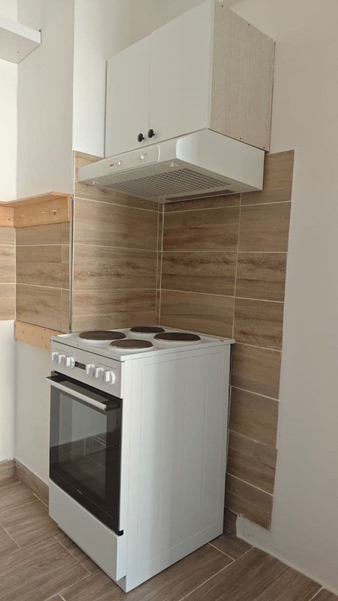 1 bedroom with open-plan kitchen flat to rent, 34 m², Vojtěcha Lanny, Kladno, Středočeský Region 1 bedroom with open-plan kitchen flat to rent, 34 m², Vojtěcha Lanny, Kladno, Středočeský Region