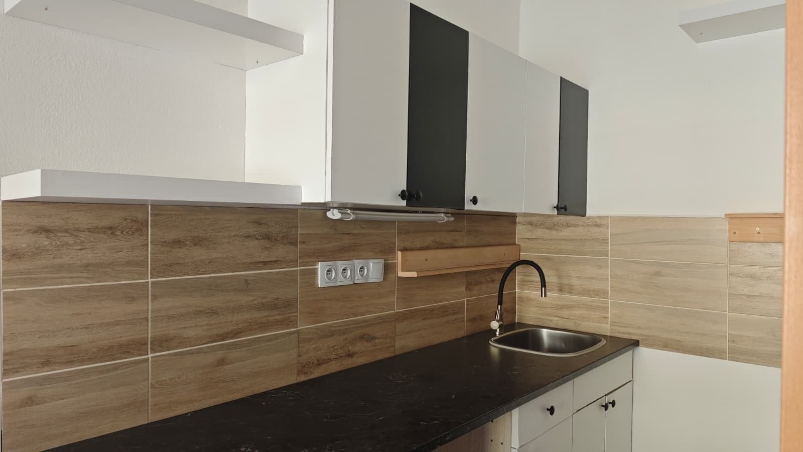 1 bedroom with open-plan kitchen flat to rent, 34 m², Vojtěcha Lanny, Kladno, Středočeský Region 1 bedroom with open-plan kitchen flat to rent, 34 m², Vojtěcha Lanny, Kladno, Středočeský Region