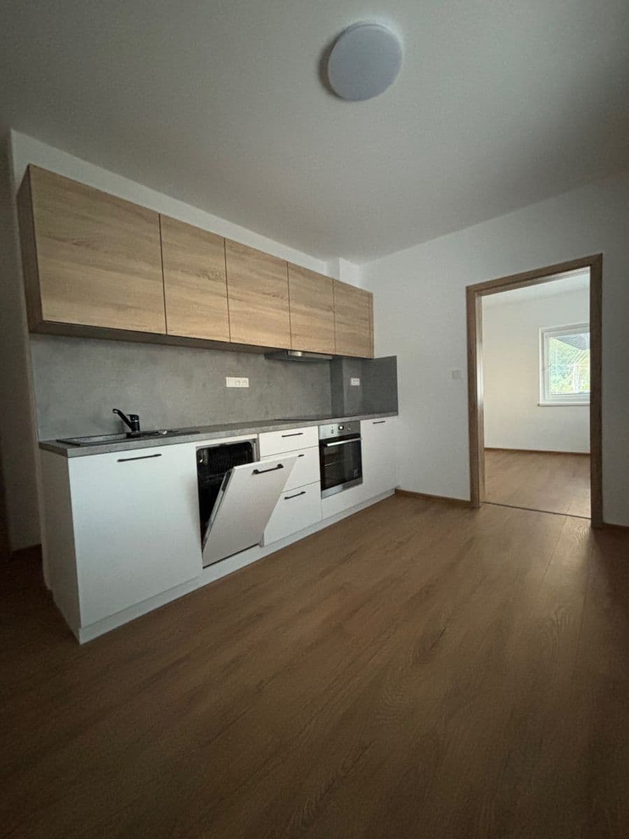 3 bedroom flat to rent, 150 m², Lipenská, Olomouc, Olomoucký Region 3 bedroom flat to rent, 150 m², Lipenská, Olomouc, Olomoucký Region
