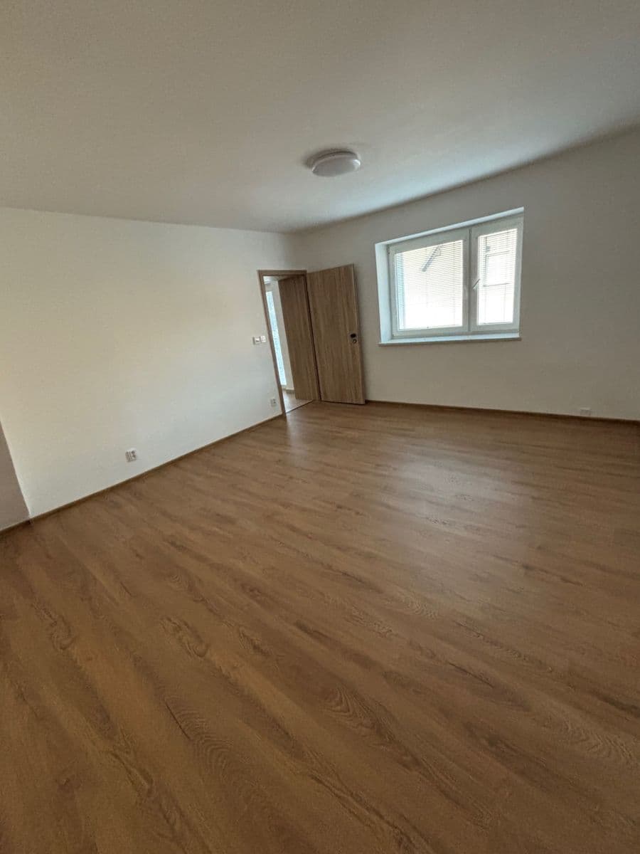 3 bedroom flat to rent, 150 m², Lipenská, Olomouc, Olomoucký Region 3 bedroom flat to rent, 150 m², Lipenská, Olomouc, Olomoucký Region